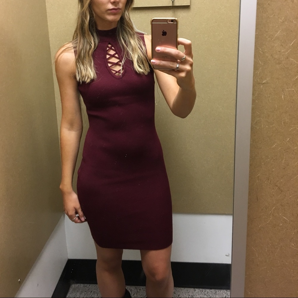 Form fitting knit dress - maroon